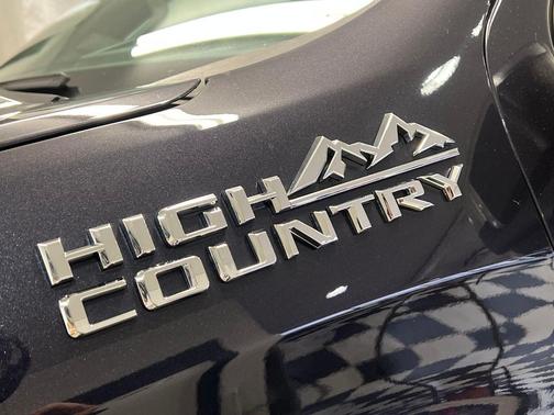 Dark Ash Metallic 2023 Chevrolet Silverado 1500 High Country