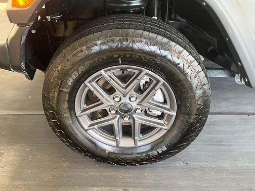 Bright White Clearcoat 2025 Jeep Wrangler Sport S