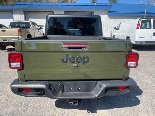 Sarge Green Clearcoat 2022 Jeep Gladiator Sport S