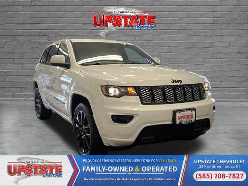 Bright White Clearcoat 2021 Jeep Grand Cherokee Laredo