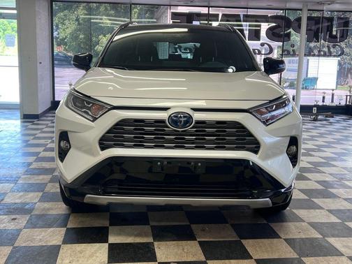 2020 Toyota RAV4 Hybrid SE