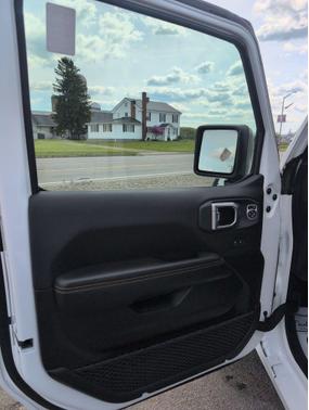 Bright White Clearcoat 2025 Jeep Wrangler 4-Door Sahara 4x4