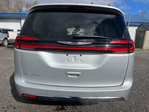 Silver Mist Clearcoat 2024 Chrysler Pacifica Touring L