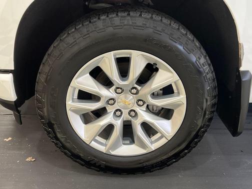 Summit White 2021 Chevrolet Silverado 1500 Custom