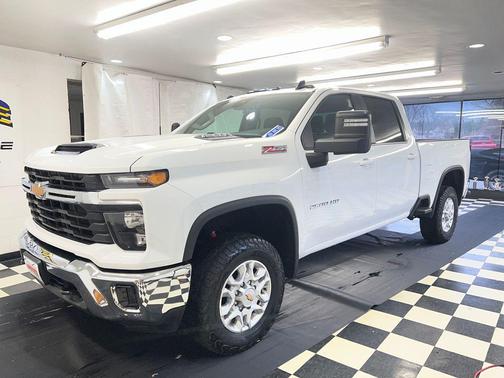 Summit White 2024 Chevrolet Silverado 2500 LT