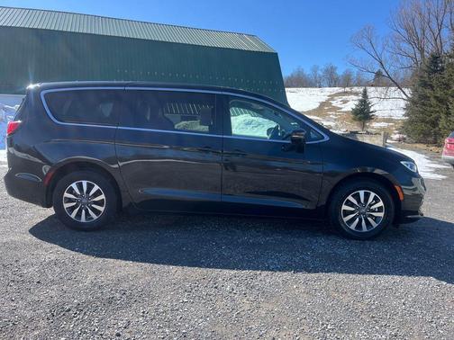 Brilliant Black Crystal Pearlcoat 2024 Chrysler Pacifica Hybrid Select