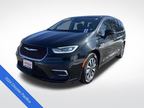 Brilliant Black Crystal Pearlcoat 2024 Chrysler Pacifica Hybrid Select