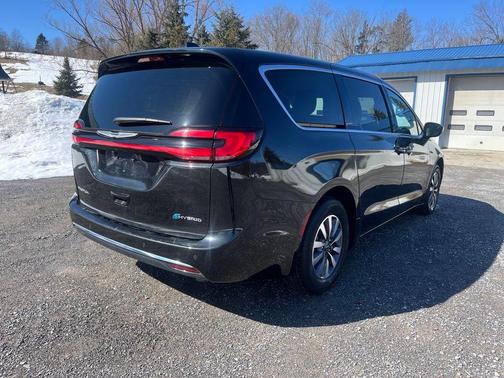 2024 Chrysler Pacifica Hybrid Select