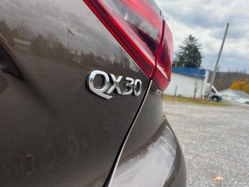 2019 INFINITI QX30 LUXE