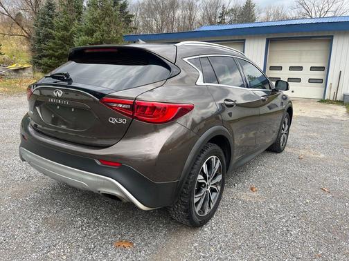 2019 INFINITI QX30 LUXE