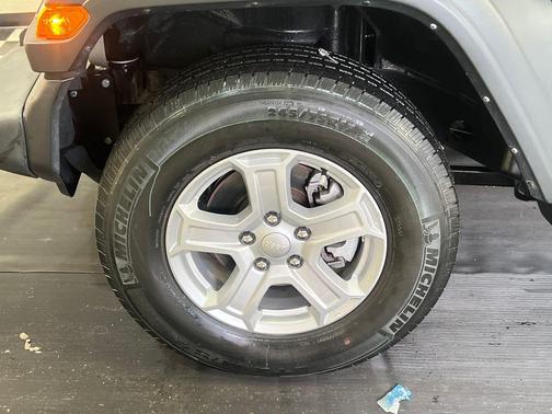 Silver Zynith Clearcoat 2023 Jeep Wrangler Sport S