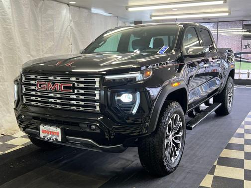 Onyx Black 2025 GMC Canyon Denali