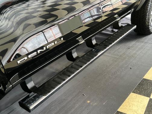Onyx Black 2025 GMC Canyon Denali