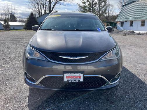 Granite Crystal Metallic Clearcoat 2017 Chrysler Pacifica Touring-L