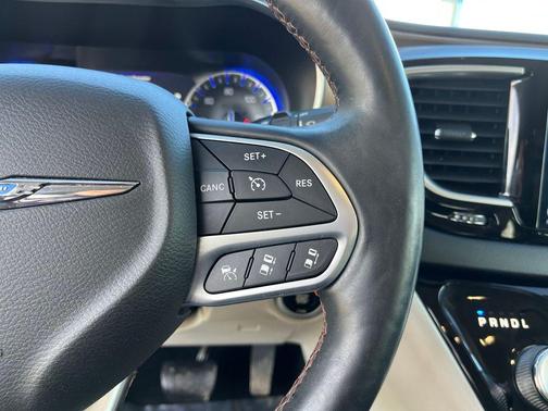 Granite Crystal Metallic Clearcoat 2017 Chrysler Pacifica Touring-L