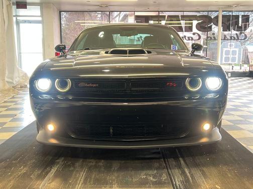 Pitch Black Clearcoat 2017 Dodge Challenger R/T 392