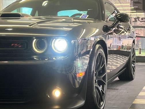 Pitch Black Clearcoat 2017 Dodge Challenger R/T 392