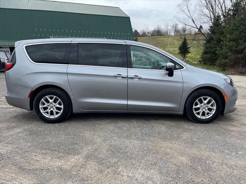 2021 Chrysler Voyager LX
