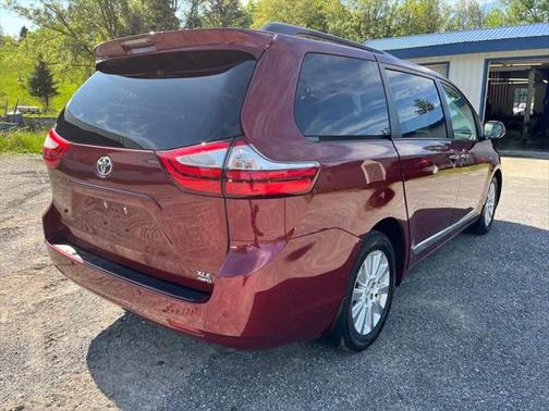 2016 Toyota Sienna XLE