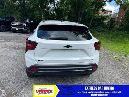 Summit White 2026 Chevrolet Trax FWD 2RS