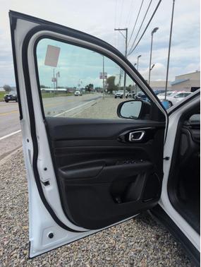 Bright White Clearcoat 2025 Jeep Compass Trailhawk