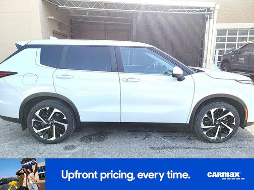 2023 Mitsubishi Outlander SE