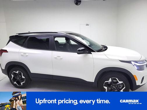 White 2025 Kia Seltos S