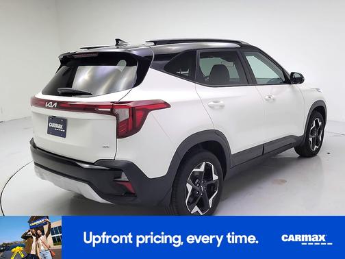 White 2025 Kia Seltos S