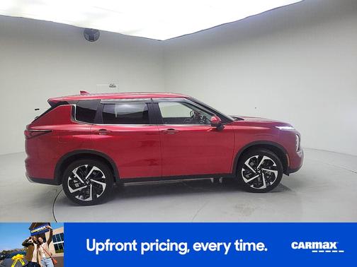 Red 2024 Mitsubishi Outlander SE