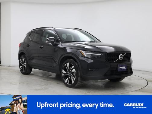2023 Volvo XC40 B5 Plus Dark Theme