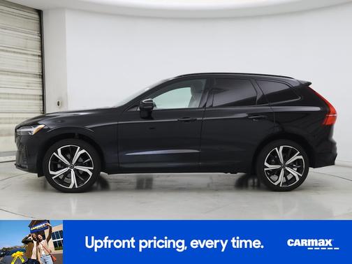 2023 Volvo XC60 B5 Ultimate Dark Theme