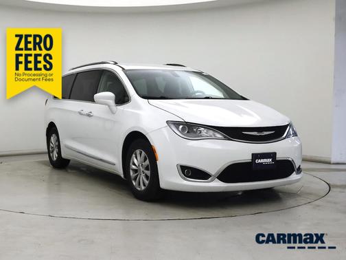 White 2019 Chrysler Pacifica Touring L