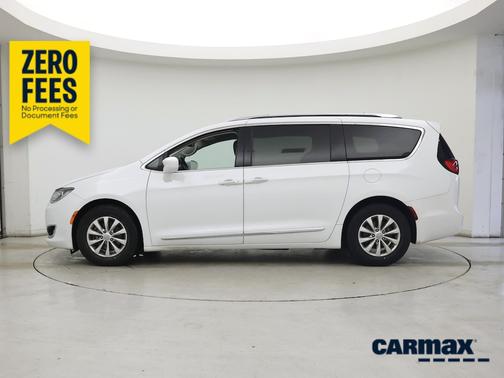 White 2019 Chrysler Pacifica Touring L
