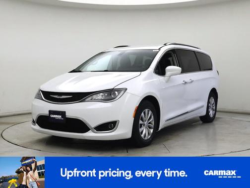 White 2019 Chrysler Pacifica Touring L