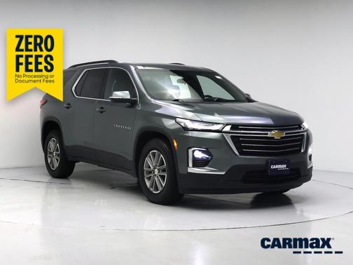Green 2023 Chevrolet Traverse LT Cloth