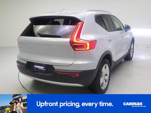 Blue 2020 Volvo XC40 T4 Momentum