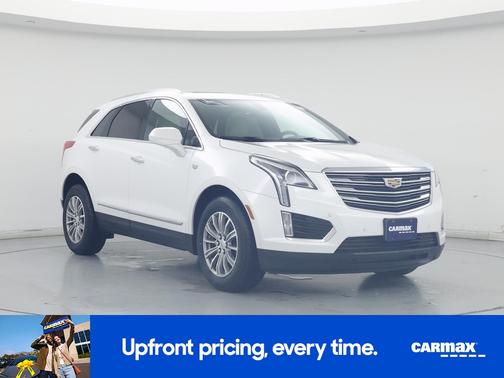 White 2017 Cadillac XT5 Luxury