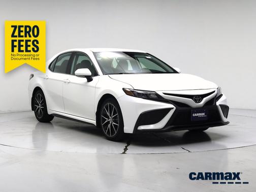 White 2024 Toyota Camry SE