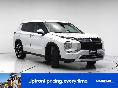 White 2022 Mitsubishi Outlander SE