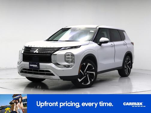 White 2022 Mitsubishi Outlander SE