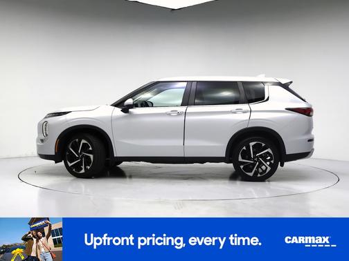 White 2022 Mitsubishi Outlander SE