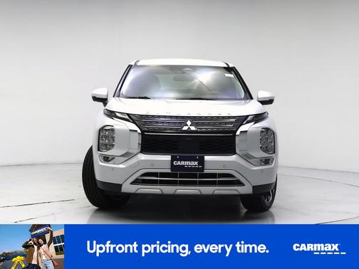White 2022 Mitsubishi Outlander SE