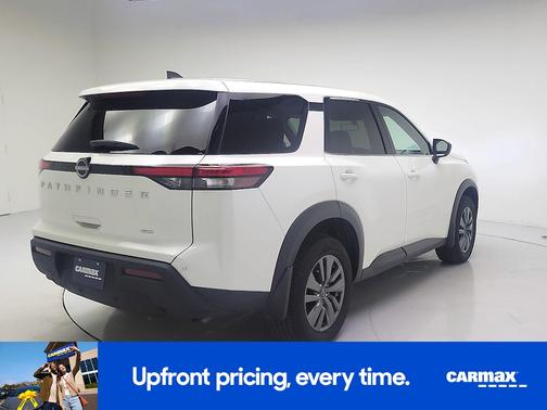 White 2024 Nissan Pathfinder S