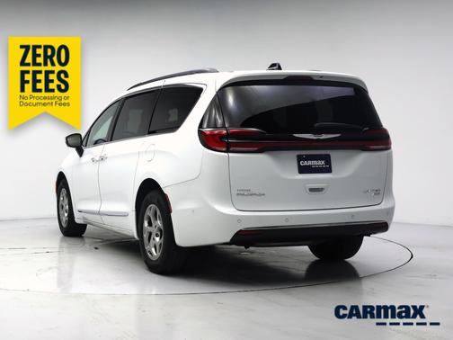 White 2023 Chrysler Pacifica Limited