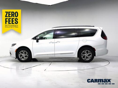 White 2023 Chrysler Pacifica Limited
