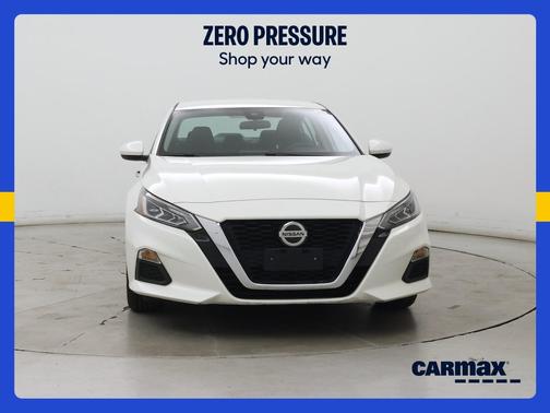 White 2022 Nissan Altima SV