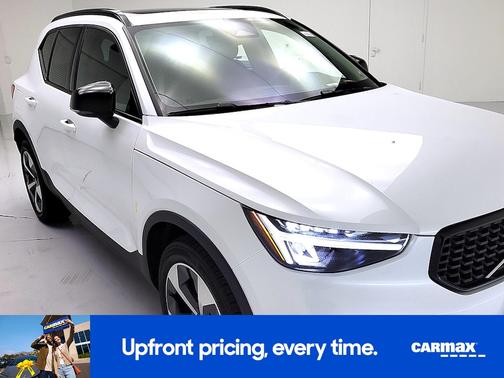 White 2023 Volvo XC40 B4 Plus Dark Theme