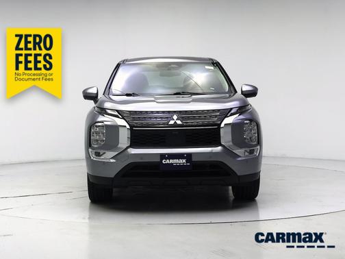 Silver 2024 Mitsubishi Outlander SE
