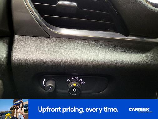 Green 2023 Chevrolet Traverse LT Cloth