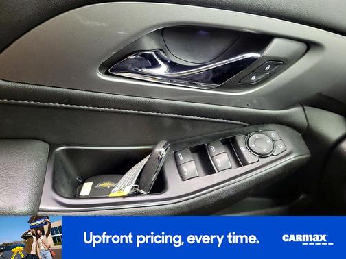 Green 2023 Chevrolet Traverse LT Cloth